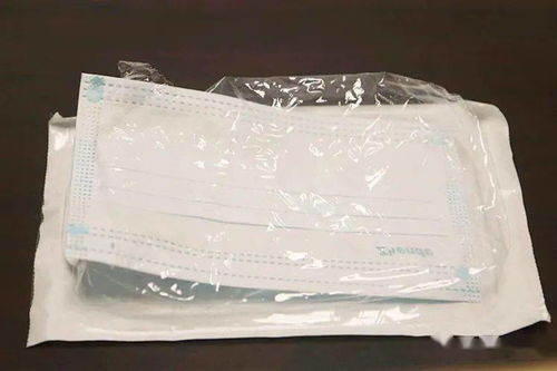 一直以來都錯了 吃飯的時候口罩放哪兒 這個問題難倒一大片人
